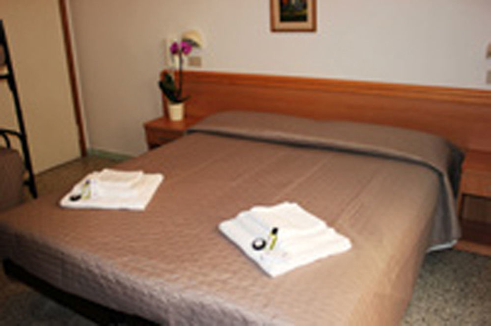 Hotel Leda Rimini Exteriör bild