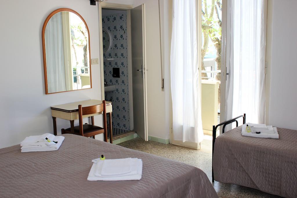 Hotel Leda Rimini Rum bild