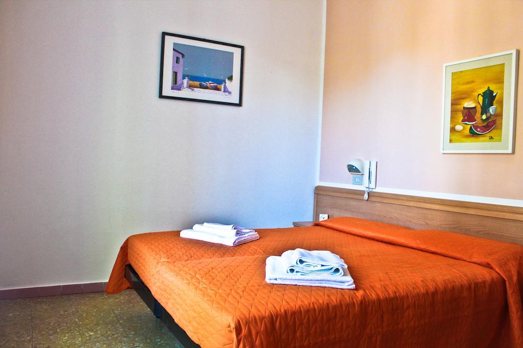 Hotel Leda Rimini Rum bild