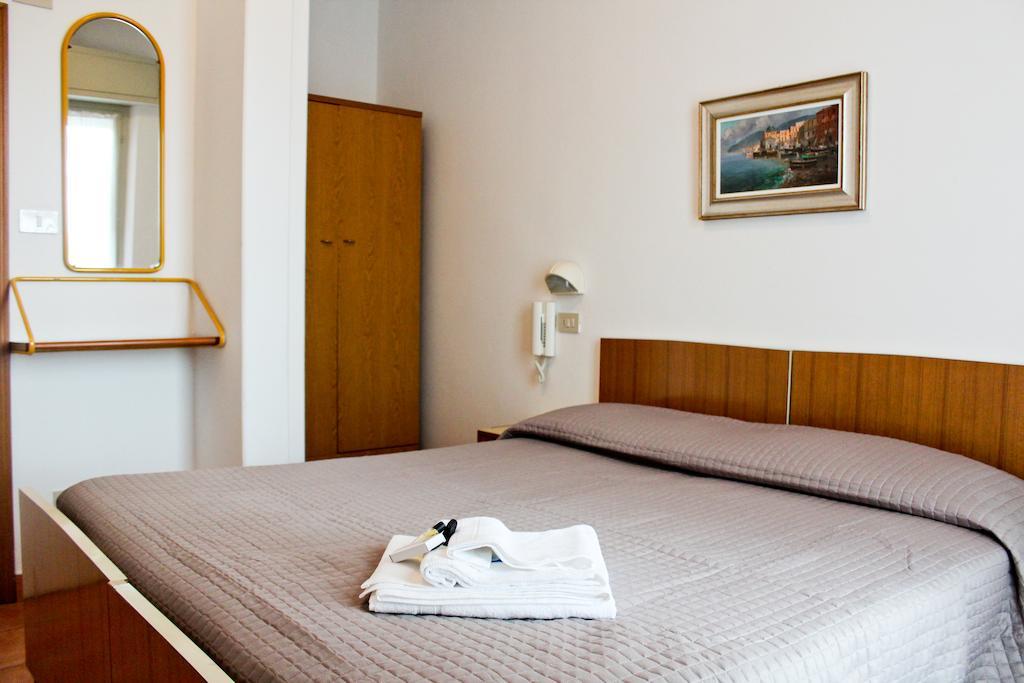 Hotel Leda Rimini Rum bild