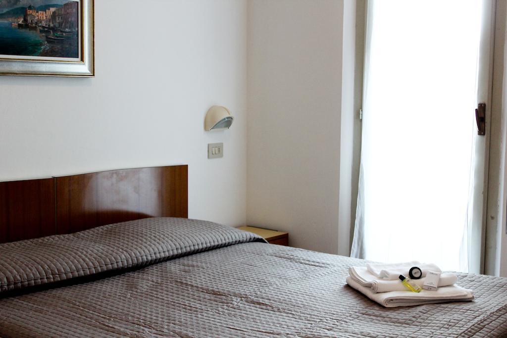 Hotel Leda Rimini Rum bild