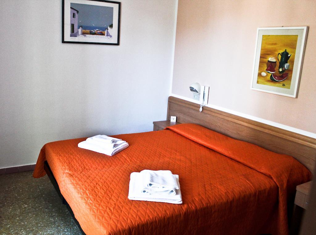 Hotel Leda Rimini Rum bild